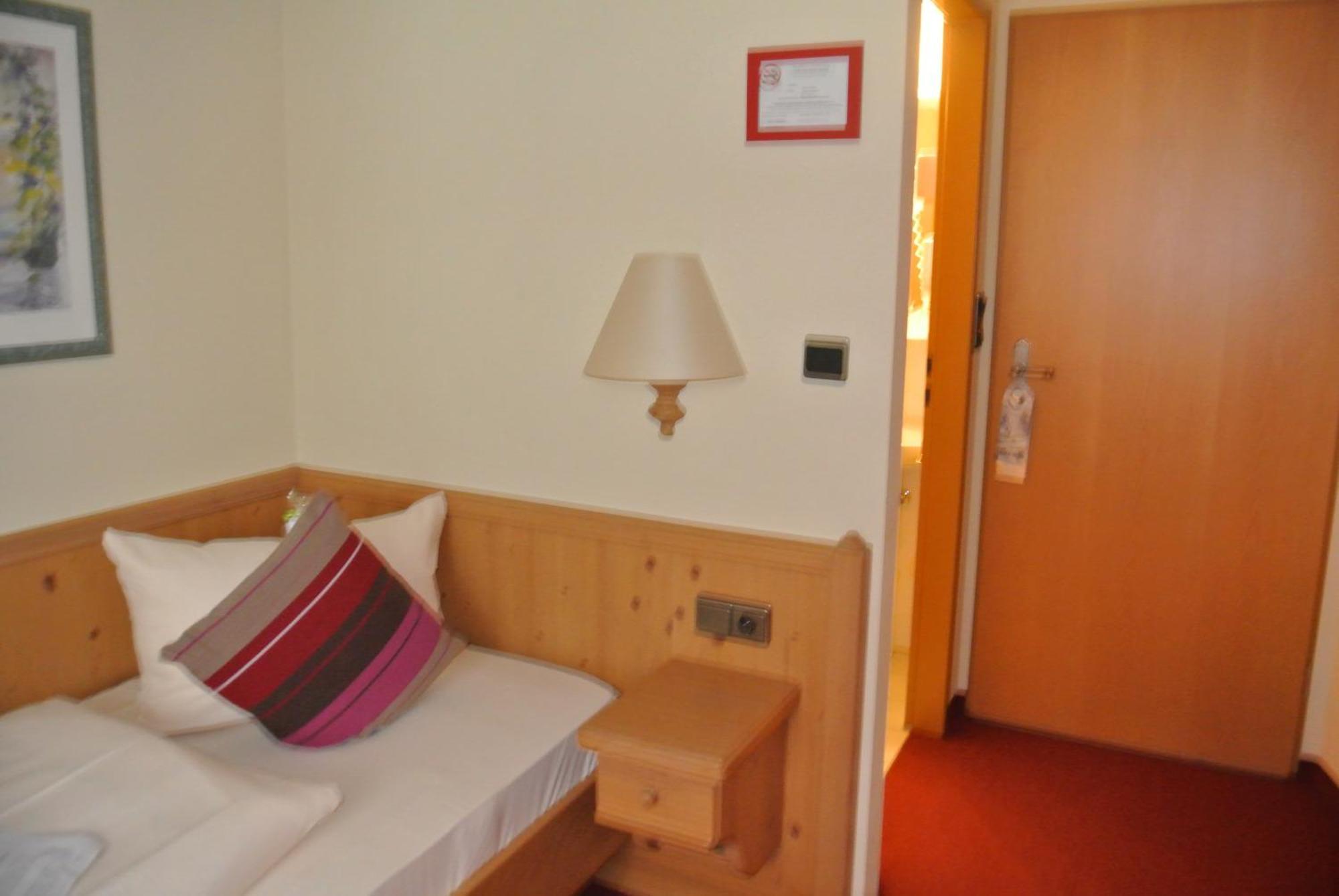 Akzent Hotel Am Bach Dettelbach Room photo